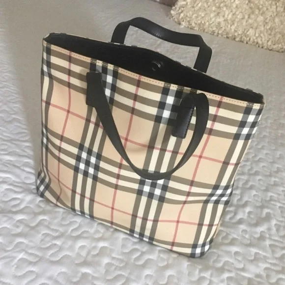 ✨💯Authentic Burberry Tote - Picture 1 of 6